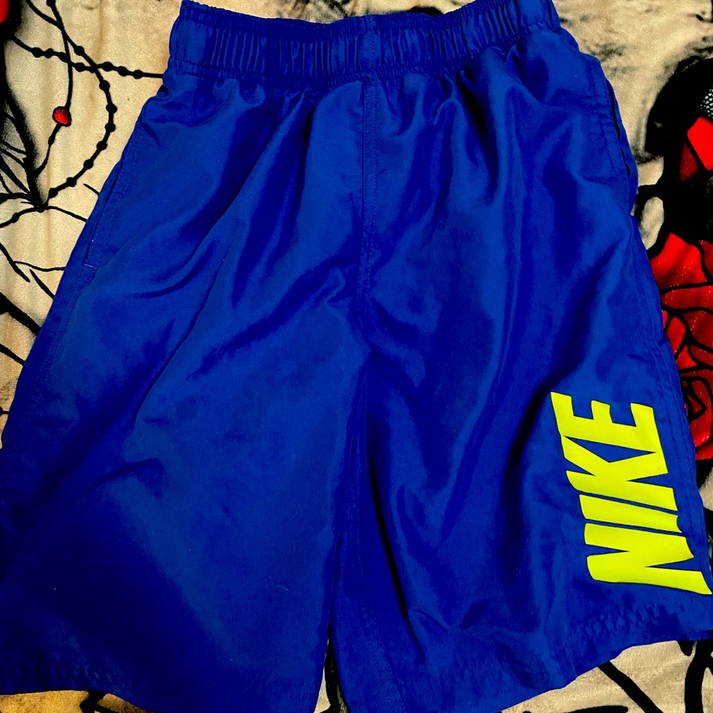 Nike boys size Med swim trunks. Only worn a few times in excellent condition!